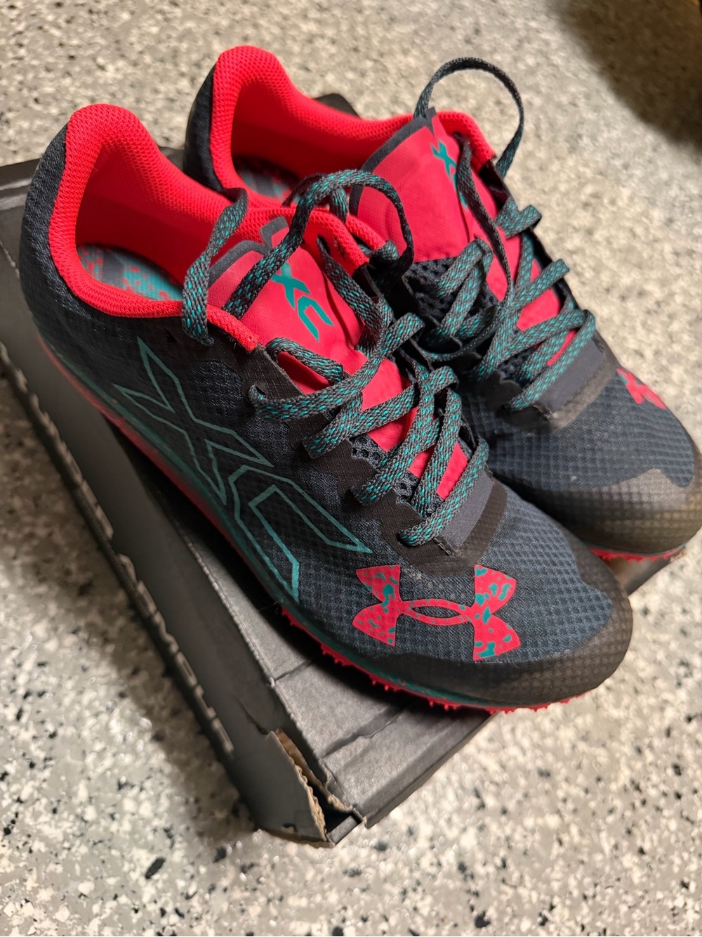Under Armour Bigrade XC low spike less